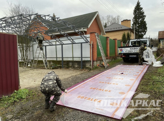 Усиленный навес из поликарбоната арочного типа для парковки двух автомобилей №74 1799