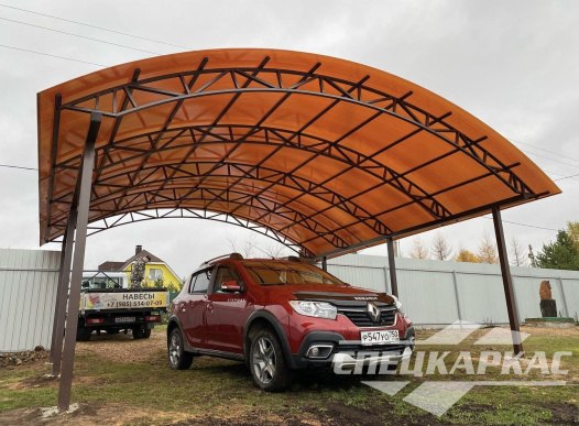 Навес из поликарбоната арочного типа для парковки двух автомобилей на даче №71 1765