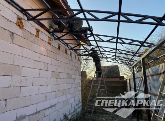 Навес из поликарбоната примыкающий к дому №79 1847