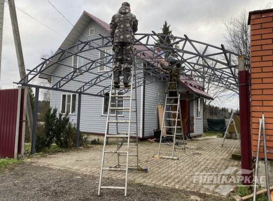 Усиленный навес из поликарбоната арочного типа для парковки двух автомобилей №74 3