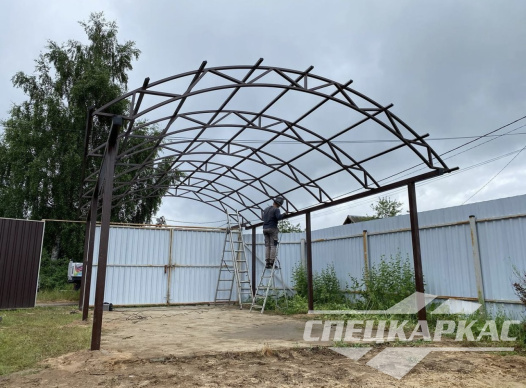 Навес из поликарбоната арочного типа для одного автомобиля №18 1243