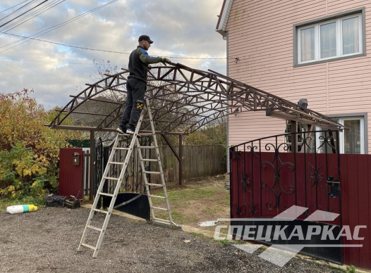 Навес для двух автомобилей из поликарбоната №64 1696