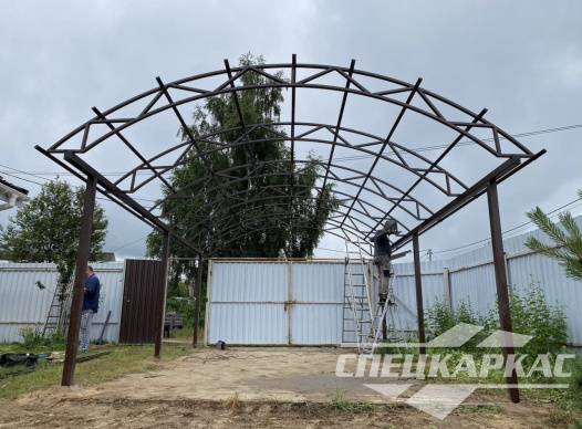 Навес из поликарбоната арочного типа для одного автомобиля №18 1242