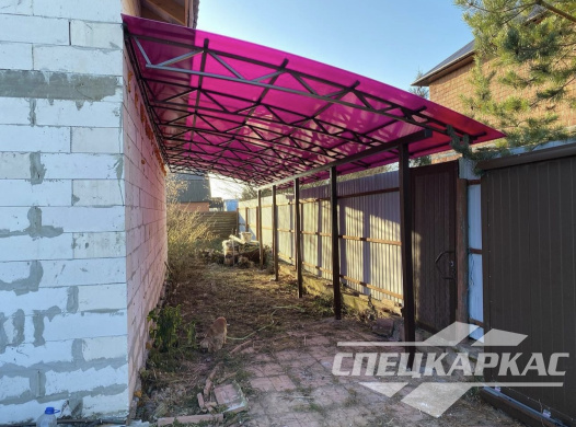 Навес из поликарбоната примыкающий к дому №79 1850