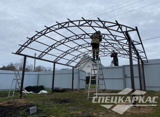 Навес из поликарбоната арочного типа для парковки двух автомобилей на даче №71 1767