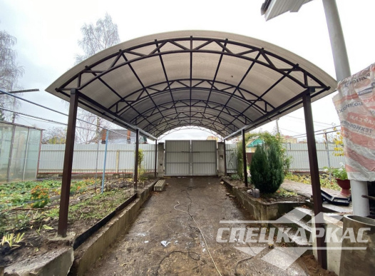 Навес из поликарбоната над парковкой автомобиля перед гаражом №73 1790