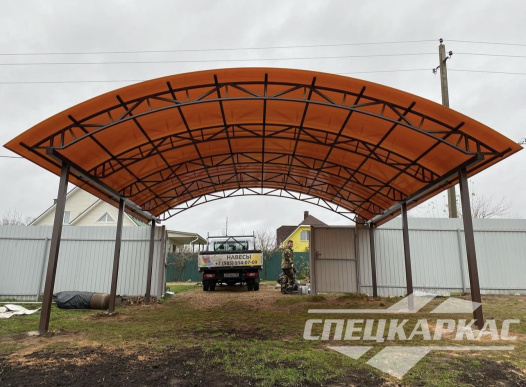 Навес из поликарбоната арочного типа для парковки двух автомобилей на даче №71 1771